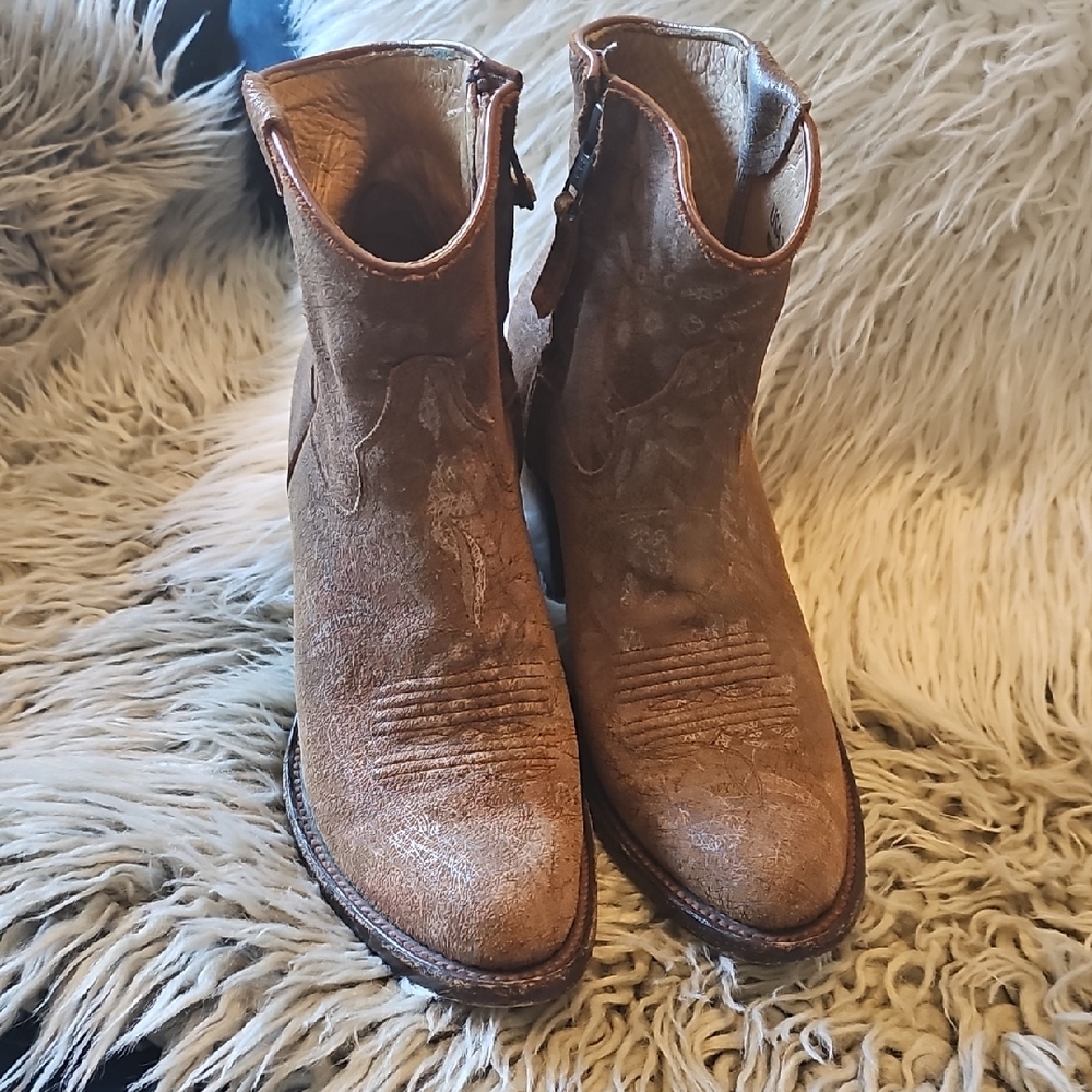 Brown Western Ankle Boots with Rounded Toe and Short Shaft
